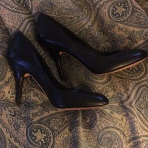Via Spiga size 8 heels. Leather upper and lining.